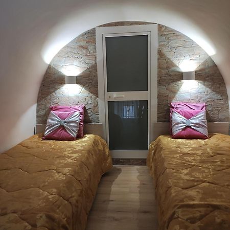 דירות טרני La Casa Delle Sorprese מראה חיצוני תמונה